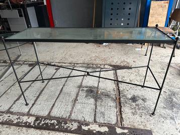 Aangeboden side table beschikbaar voor biedingen