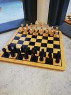 Solide houten schaakbord met houten stukken, Hobby en Vrije tijd, Denksport en Puzzels, Schaken, Ophalen of Verzenden, Zo goed als nieuw