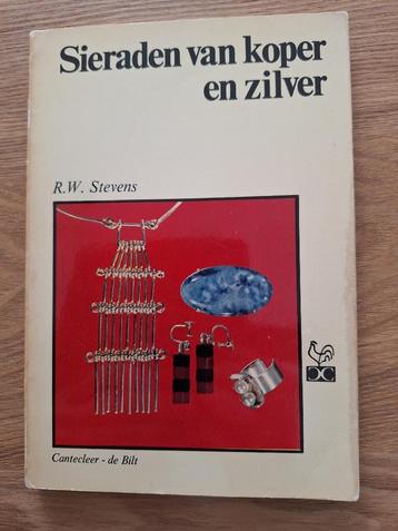 Sieraden van koper en zilver  beschikbaar voor biedingen