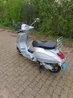 Vespa primavera touring, Fietsen en Brommers, Ophalen, Zo goed als nieuw, Benzine, Overige modellen