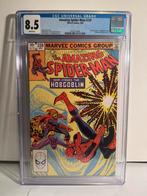 Comic The Amazing Spiderman #239 grade 8,5, Hobby en Vrije tijd, Verzamelkaartspellen | Yu-gi-Oh!, Ophalen of Verzenden, Zo goed als nieuw