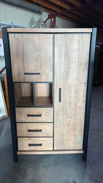 Stoere industriële kast massief hout en metaal 171x101x48 cm beschikbaar voor biedingen