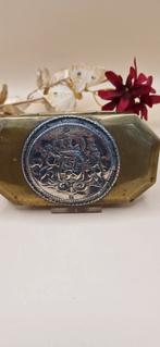 Koperen tabaksdoos met zilveren knoopmunt, Antiek en Kunst, Antiek | Goud en Zilver, Verzenden, Zilver