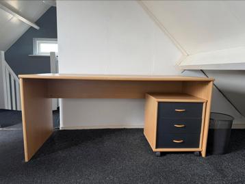 Bureau met verrijdbaar ladekastje (160x80 cm) beschikbaar voor biedingen