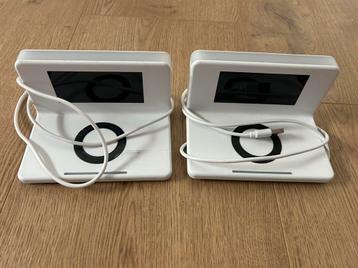 2x Wekkerradio met draadloos opladen en nachtlampje wit beschikbaar voor biedingen