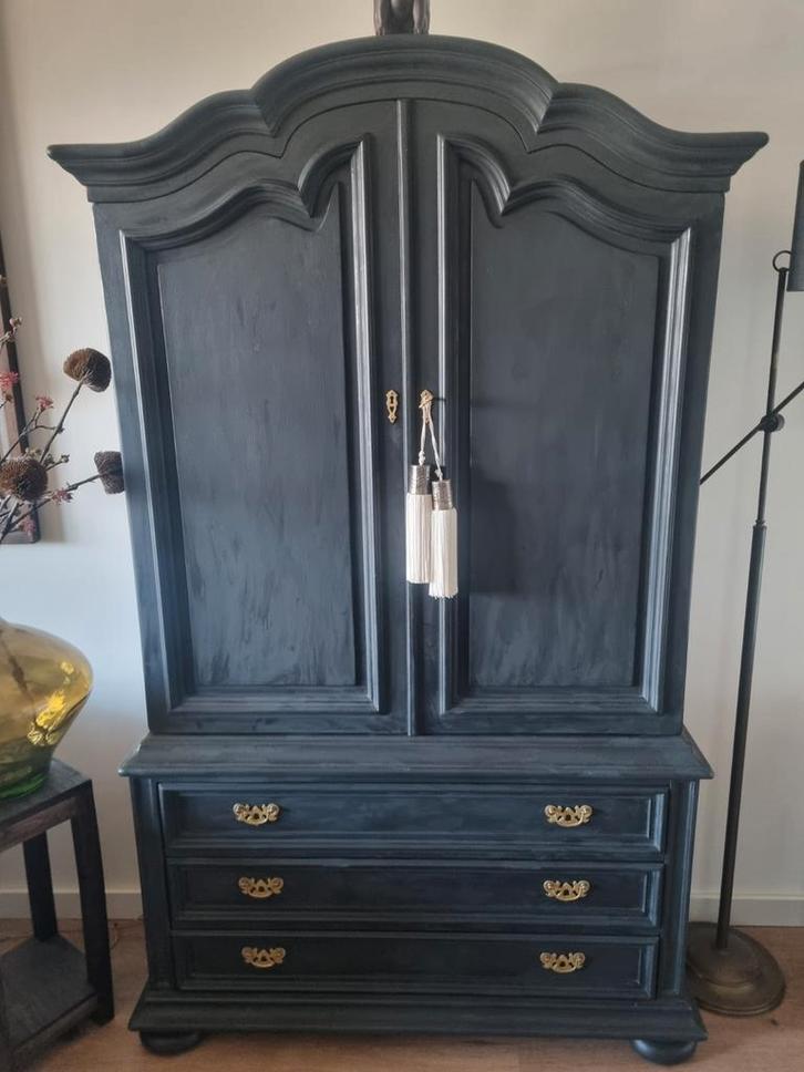 Zwarte buffetkast geverfd met kalkverf en gewaxt, Huis en Inrichting, Kasten | Buffetkasten, Gebruikt, 200 cm of meer, 100 tot 150 cm