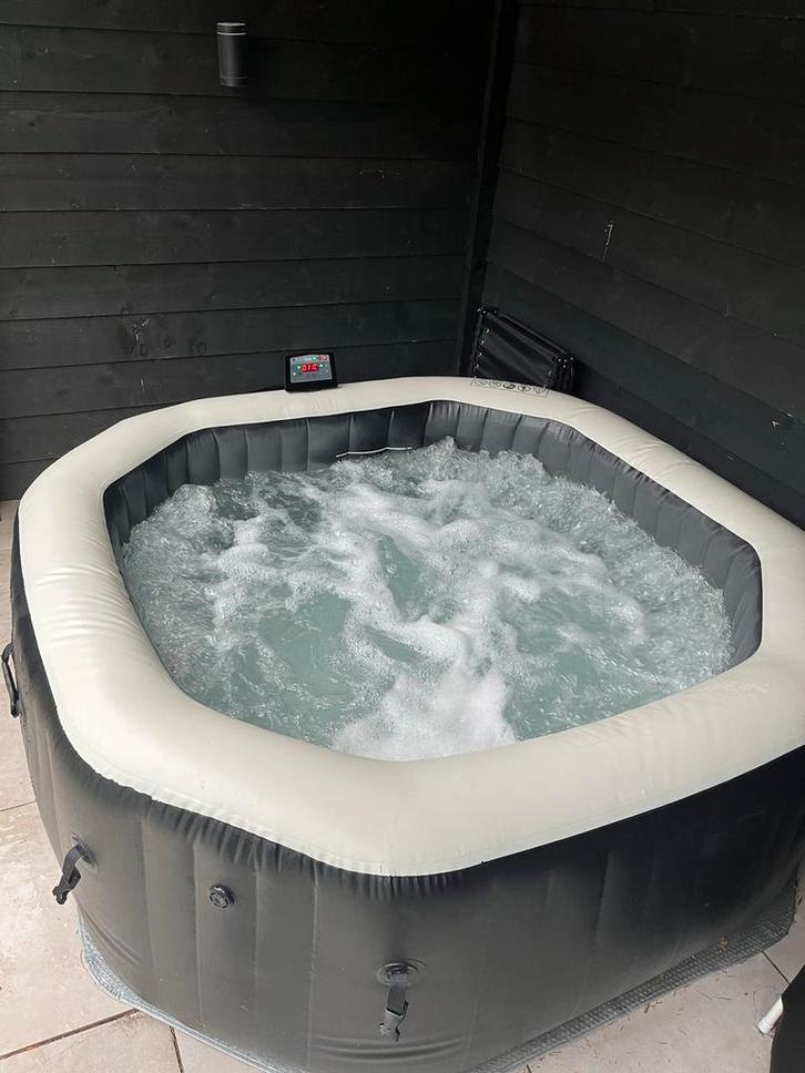 Intex Bubble Spa Deluxe - 4 Persoons, Tuin en Terras, Bubbelbaden en Hottubs, Gebruikt, Opblaasbaar, Afdekzeil, Ophalen of Verzenden