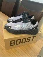 Yeezy 700, Kleding | Dames, Schoenen, Overige kleuren, Ophalen of Verzenden, Sneakers of Gympen, Zo goed als nieuw