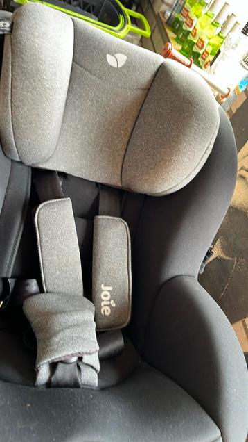 Zeer net kinderstoeltje incl ibase beschikbaar voor biedingen