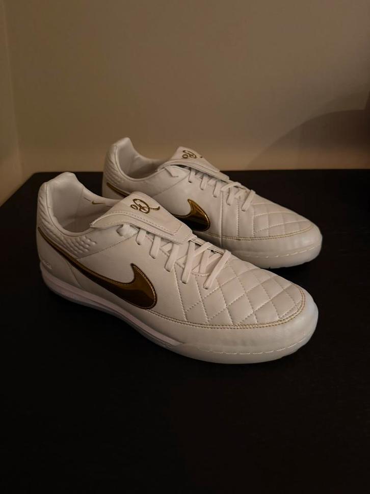 Nike Tiempo Legend RGN IC SE zaalvoetbalschoenen (43), Sport en Fitness, Voetbal, Nieuw, Schoenen, Verzenden