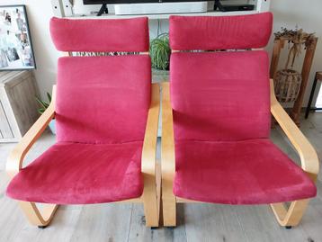 Twee zo goed als nieuwe Poang stoelen beschikbaar voor biedingen