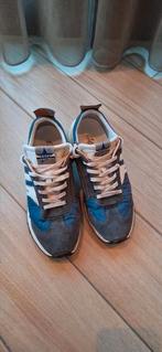 Giga blauwe witte sneakers zgan 37, Schoenen, Ophalen of Verzenden, Zo goed als nieuw, Jongen