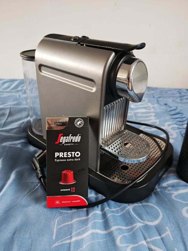 Nespresso apparaat., Witgoed en Apparatuur, Koffiezetapparaten, Gebruikt, Koffiepads en cups, Espresso apparaat, Afneembaar waterreservoir