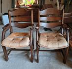 Twee eiken stoelen met leren zitting voor € 15,00 per stuk, Huis en Inrichting, Stoelen, Ophalen, Gebruikt, Bruin, Twee