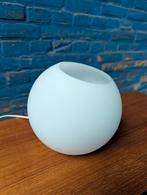 Vintage bollamp wit melkglas, Huis en Inrichting, Gebruikt, Vintage midcentury retro, Ophalen of Verzenden, Glas