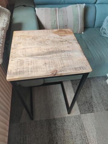 Mango Houten Bijzettafel - 70cm Hoog beschikbaar voor biedingen