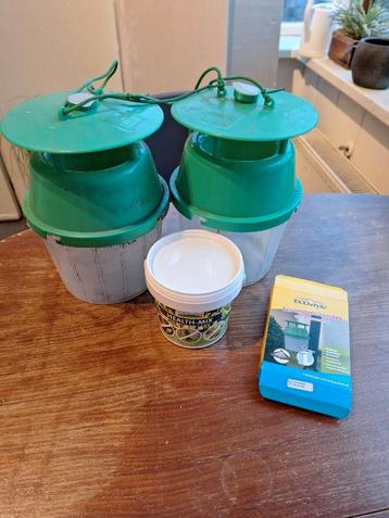 2x Buxusmotval en potje mestmix beschikbaar voor biedingen