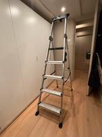 Handson Huishoudtrap aluminium 5 treden, Doe-het-zelf en Verbouw, Ladders en Trappen, Ophalen, Gebruikt, Trap, Opvouwbaar of Inschuifbaar