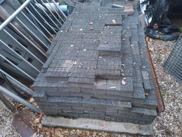 Te Koop Straatstenen. beschikbaar voor biedingen