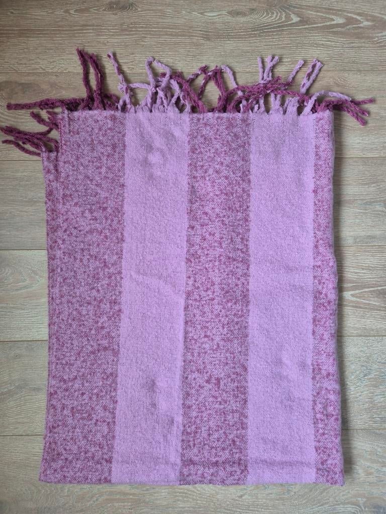 Hema plaid wollook paars 130x150 cm, nieuw, Huis en Inrichting, Stoffering | Tapijten en Kleden, Zo goed als nieuw, 100 tot 150 cm