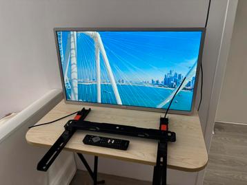 Philips: 32inch Smart tv, Incl AB, Muurbeugel! Werkt Goed beschikbaar voor biedingen