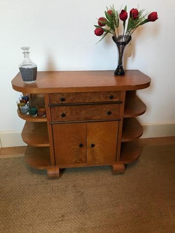 Klein dressoir. beschikbaar voor biedingen