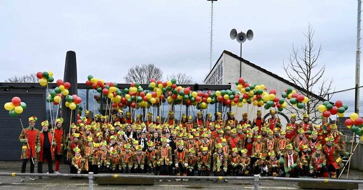 Te koop: carnavalsjassen rood-geel-groen, Kleding | Dames, Carnavalskleding en Feestkleding, Carnaval, Ophalen of Verzenden