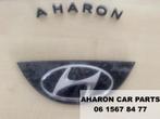 Hyundai Tucson NX4E Logo Achterklep 873A0N7200 Embleem 272, Gebruikt, Ophalen of Verzenden
