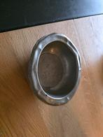 Tinnen asbak . De oortjes horen niet bij deze asbak, Ophalen