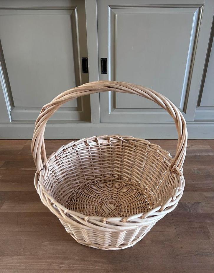 Grote rieten mand, Huis en Inrichting, Woonaccessoires | Schalen en Manden, Zo goed als nieuw, Mand, Rond, Riet, Ophalen