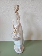 Figuur keramiek Meisje met Mand, Ophalen of Verzenden