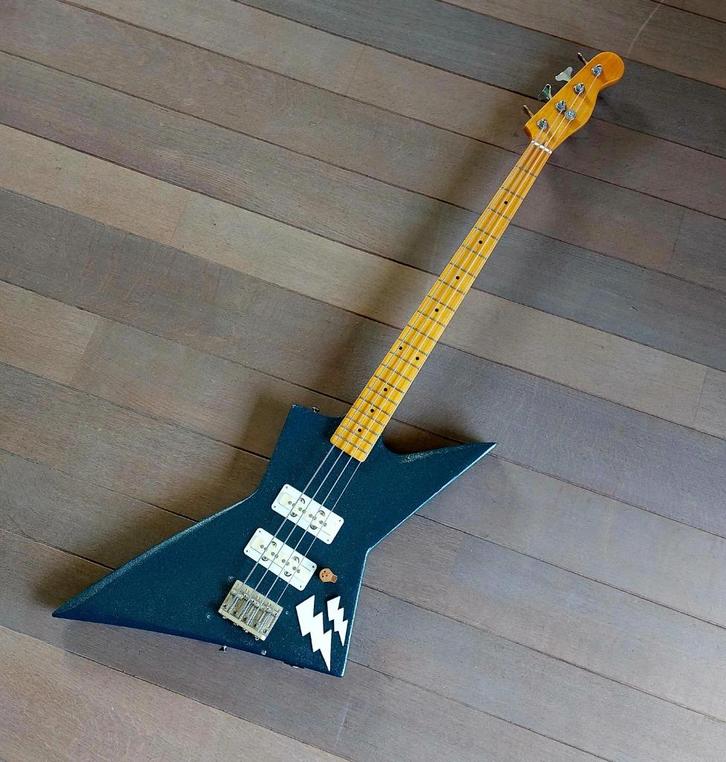 Explorer Telecaster bass, Muziek en Instrumenten, Snaarinstrumenten | Gitaren | Bas, Zo goed als nieuw, Elektrisch, Ophalen of Verzenden