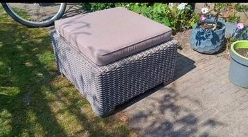 Tuintafel/hocker beschikbaar voor biedingen