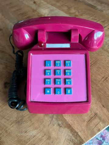 Retro telefoon beschikbaar voor biedingen