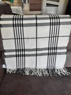 Heerlijke warme sjaal wolwit/zwart/grijs 70x172, Divided, Ophalen of Verzenden, Zo goed als nieuw, Sjaal