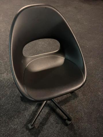 Bureaustoel beschikbaar voor biedingen