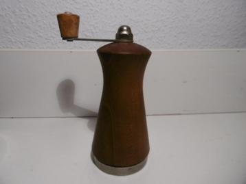 Vintage PeDe,  Peter Dienes,  teak nootmuskaat molen beschikbaar voor biedingen