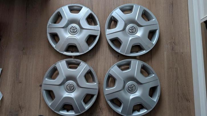 Toyota 15 inch wieldoppen voor Aygo, Yaris enz., Auto diversen, Wieldoppen, Gebruikt, Ophalen of Verzenden