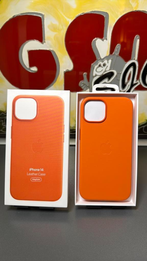 Apple iPhone 14 Leather Case Orange, Telecommunicatie, Mobiele telefoons | Hoesjes en Frontjes | Apple iPhone, Nieuw, Frontje of Cover