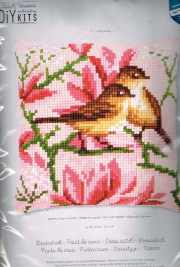 Cado vervaco borduurpakket kussen vogels in magnolia beschikbaar voor biedingen