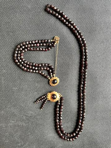 Gouden ketting en armband 14 krt met granaten beschikbaar voor biedingen
