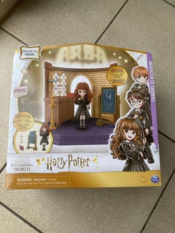Harry Potter Wizarding World - Charms Classroom - Hermelien beschikbaar voor biedingen