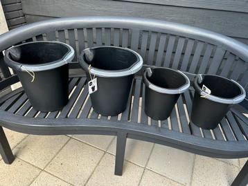ZWARTE EMMERS 2 STUKS 12 LITER  EN 2 STUKS 5 LITER beschikbaar voor biedingen