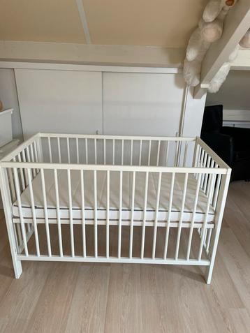 Babybed in hoogte verstelbaar perfecte staat beschikbaar voor biedingen