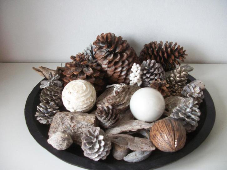 Houten Schaal met Dennenappels - Zwart 49 cm - zgan - p.stuk, Huis en Inrichting, Woonaccessoires | Schalen en Manden, Zo goed als nieuw