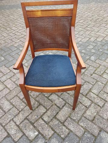 stoel met uitneembare zitting beschikbaar voor biedingen