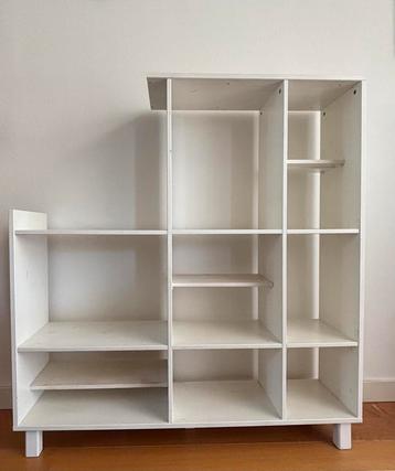 Roomdivider. / Open wandkast beschikbaar voor biedingen