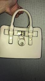 Beige handtas klein mooi leuk sexy cute zgan €49,99, Ophalen of Verzenden, Zo goed als nieuw, Beige, Handtas