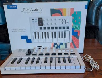 Arturia MiniLab 3 – MIDI Keyboard & Pad Controller (Wit) beschikbaar voor biedingen