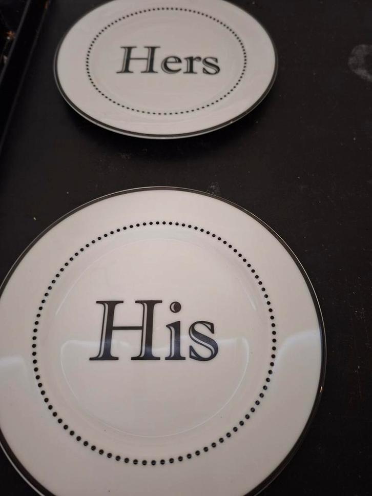 His & Hers Borden Set, Huis en Inrichting, Keuken | Keukenbenodigdheden, Zo goed als nieuw, Ophalen of Verzenden